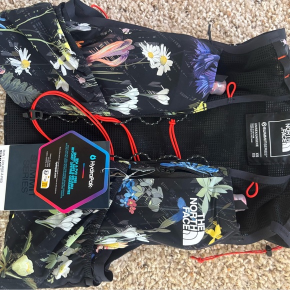The North Face Flora Alpina Black Hydration Vest 10L - Picture 1 of 2
